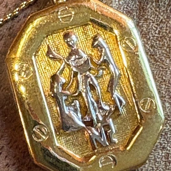 Nina Ricci Gold Necklace - Picture 5 of 8